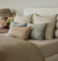 Andro Pillow 24" x 24"