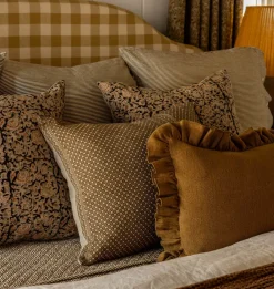 Anika Ruffle Lumbar Pillow 14