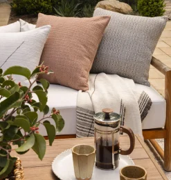 Anni Indoor/Outdoor Pillow 20