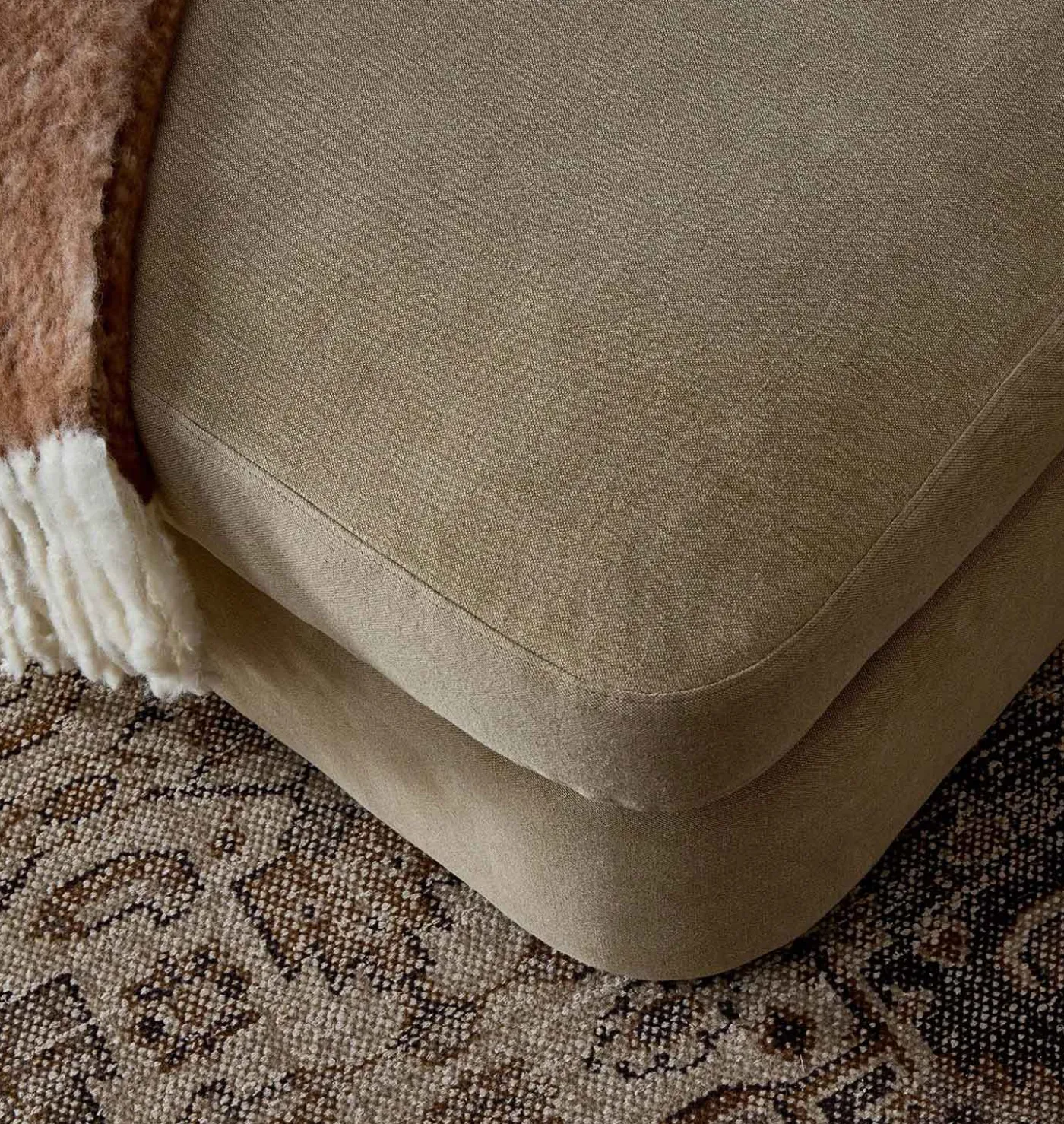 Aurelia Chaise Lounge