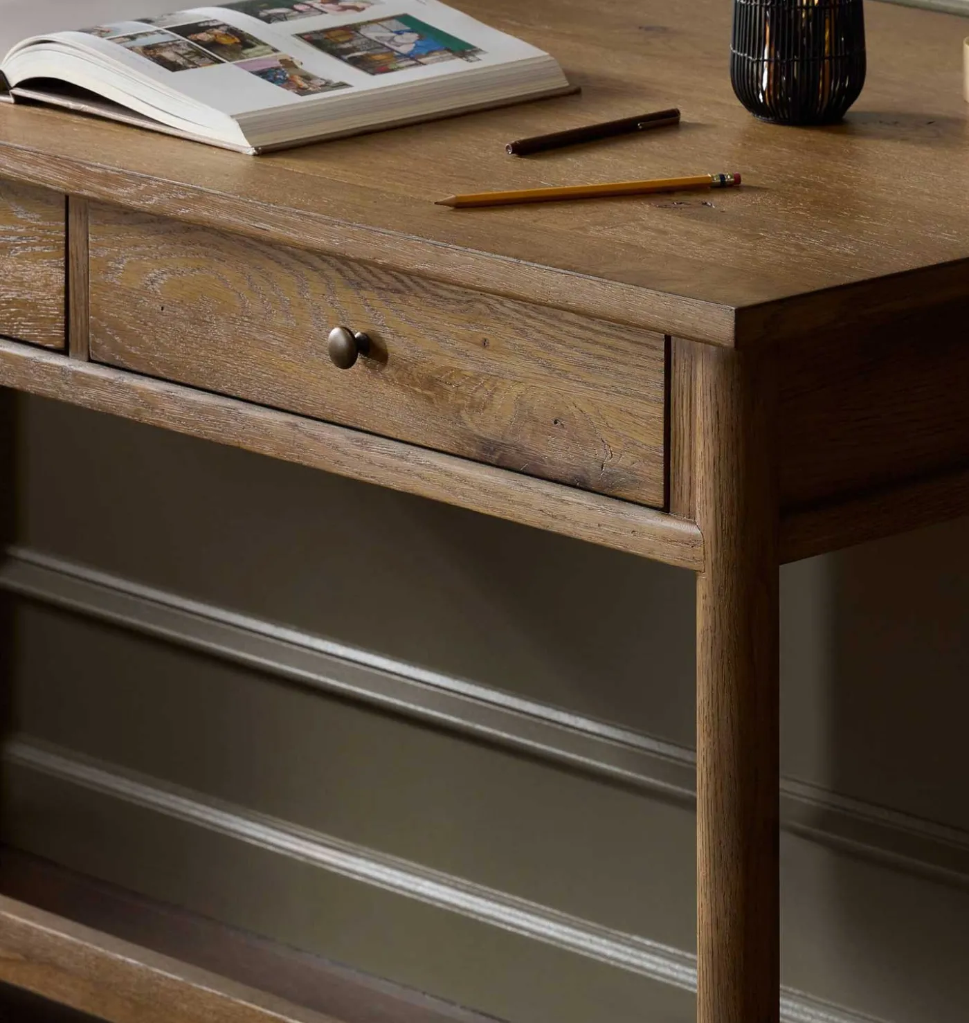 Bari Desk