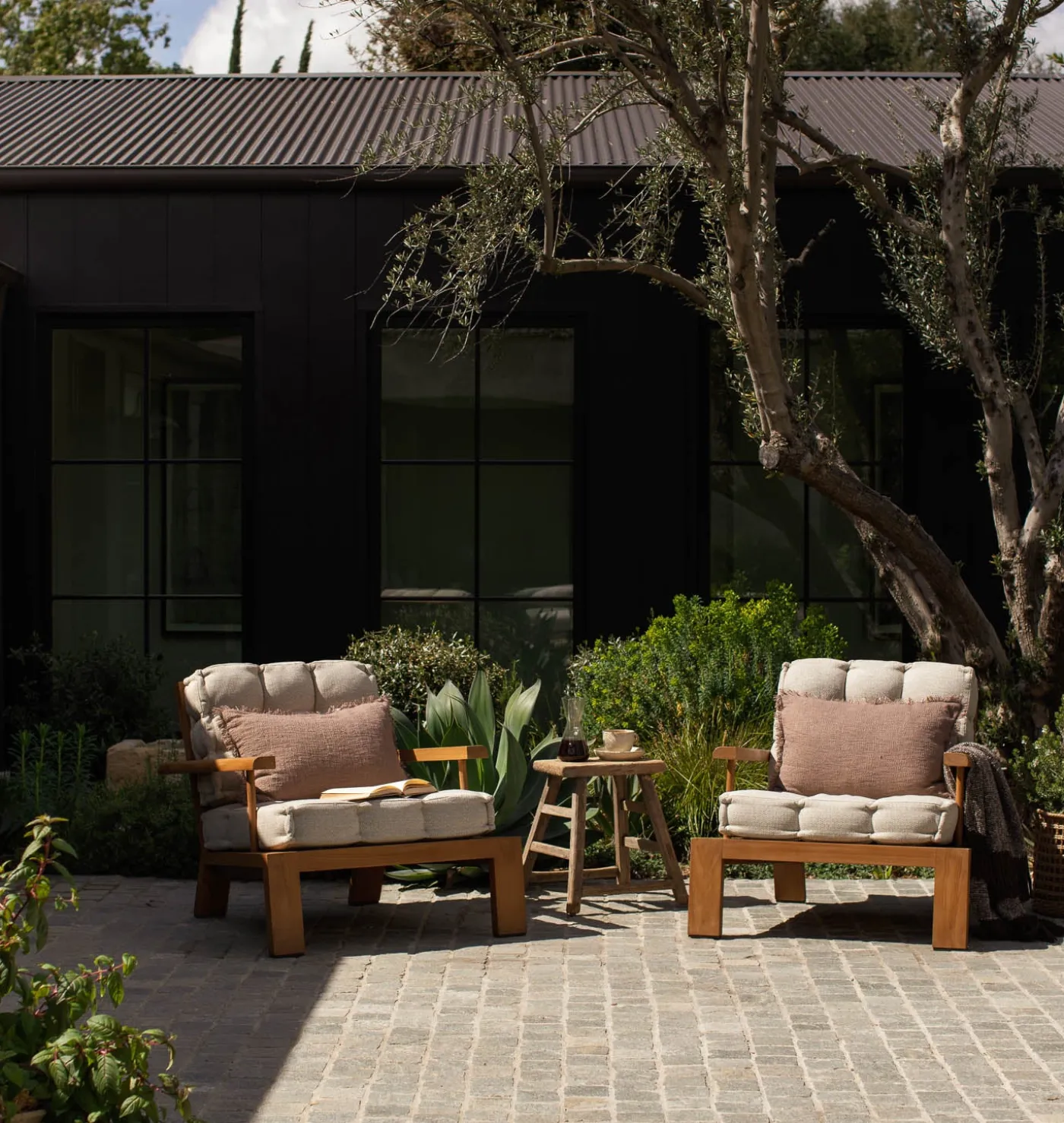 Bay Outdoor Lounging Chair