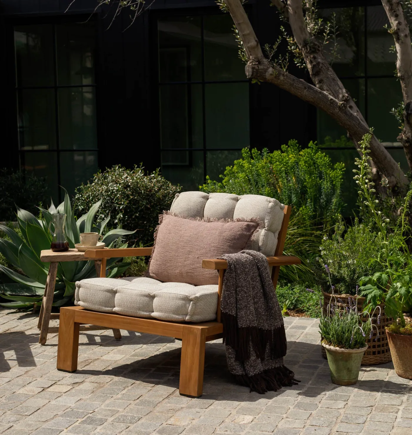 Bay Outdoor Lounging Chair