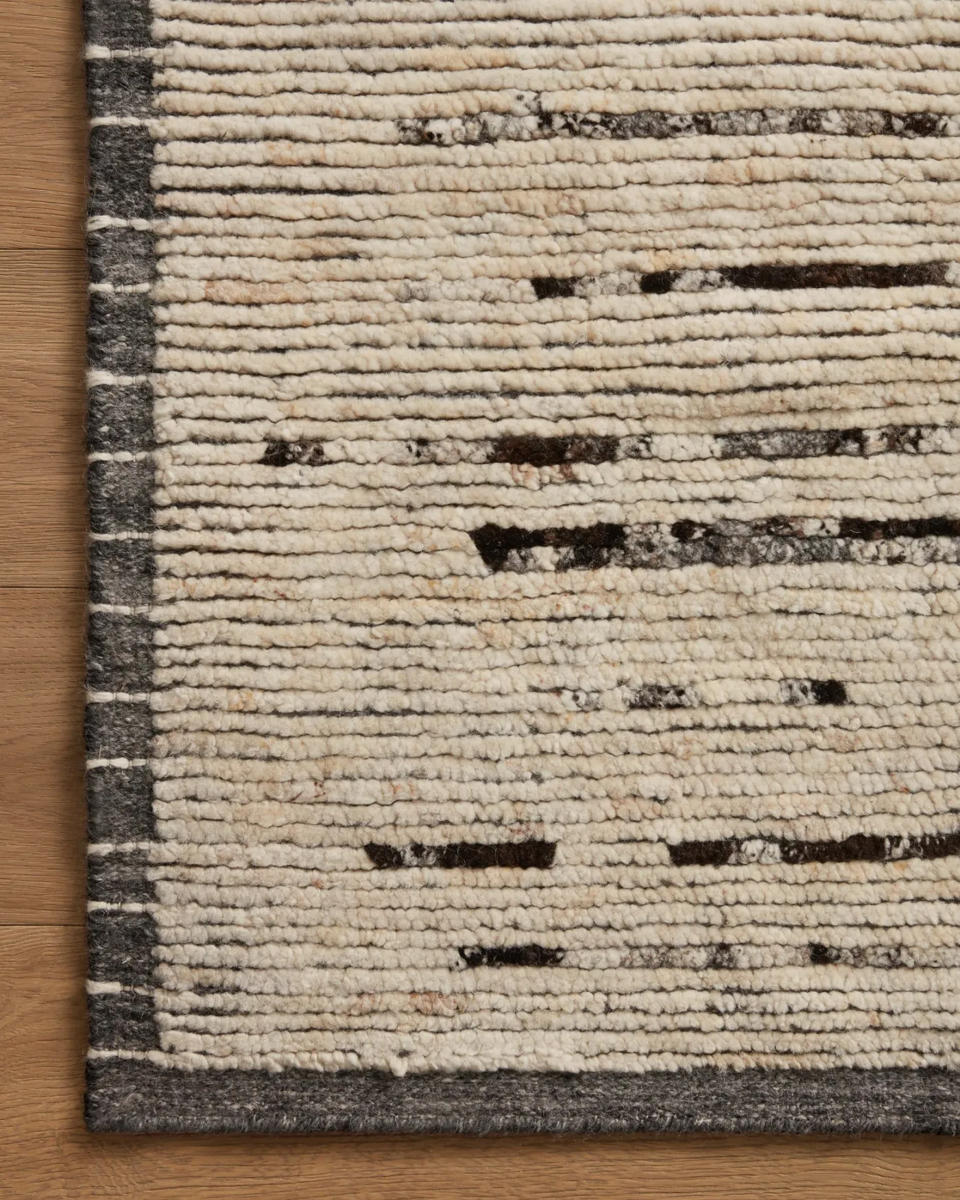 Briyana BRI-04 Natural / Black Area Rug