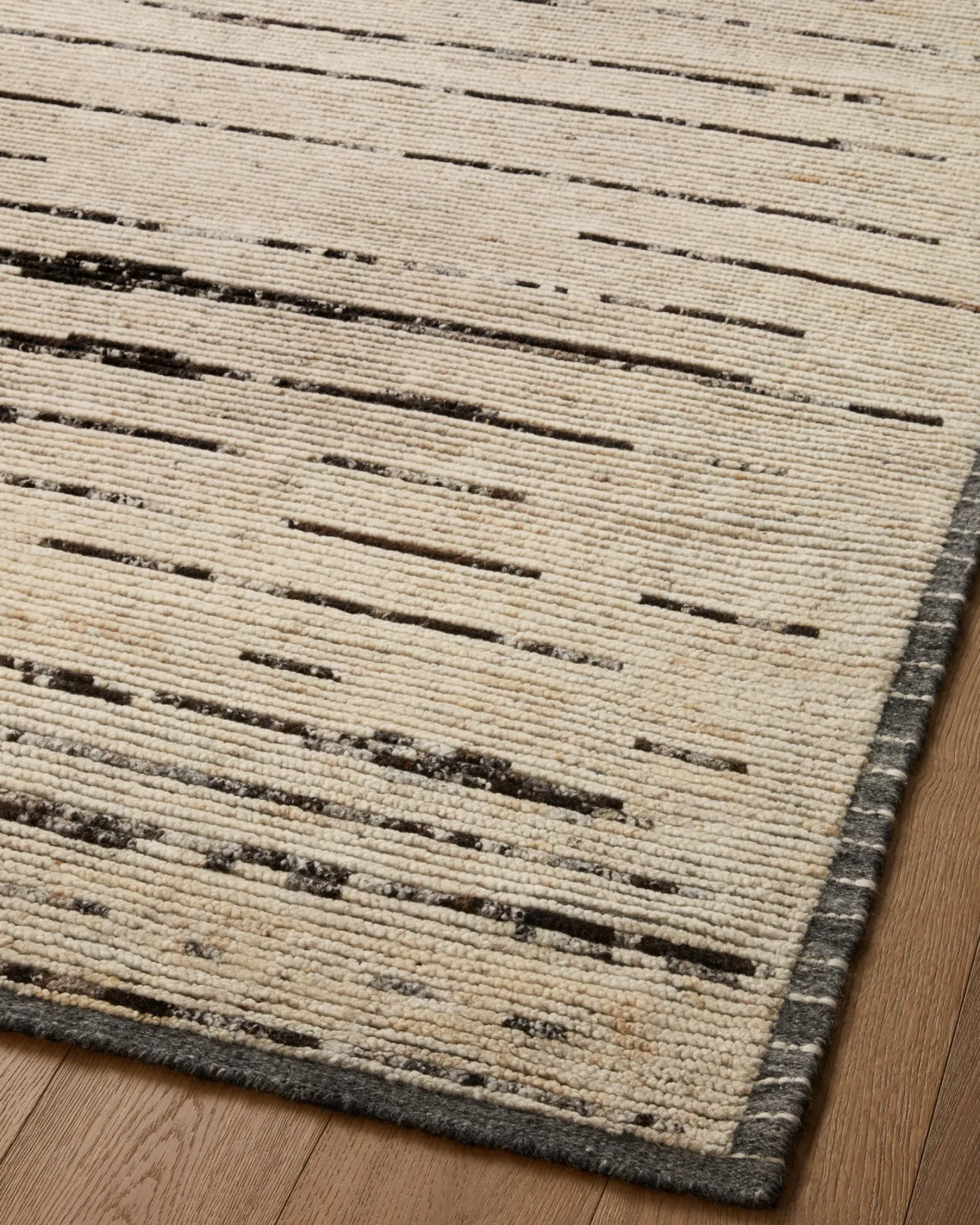 Briyana BRI-04 Natural / Black Area Rug