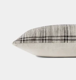 Dalia Pillow