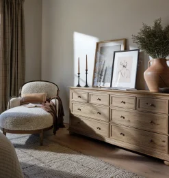 Demi Chaise