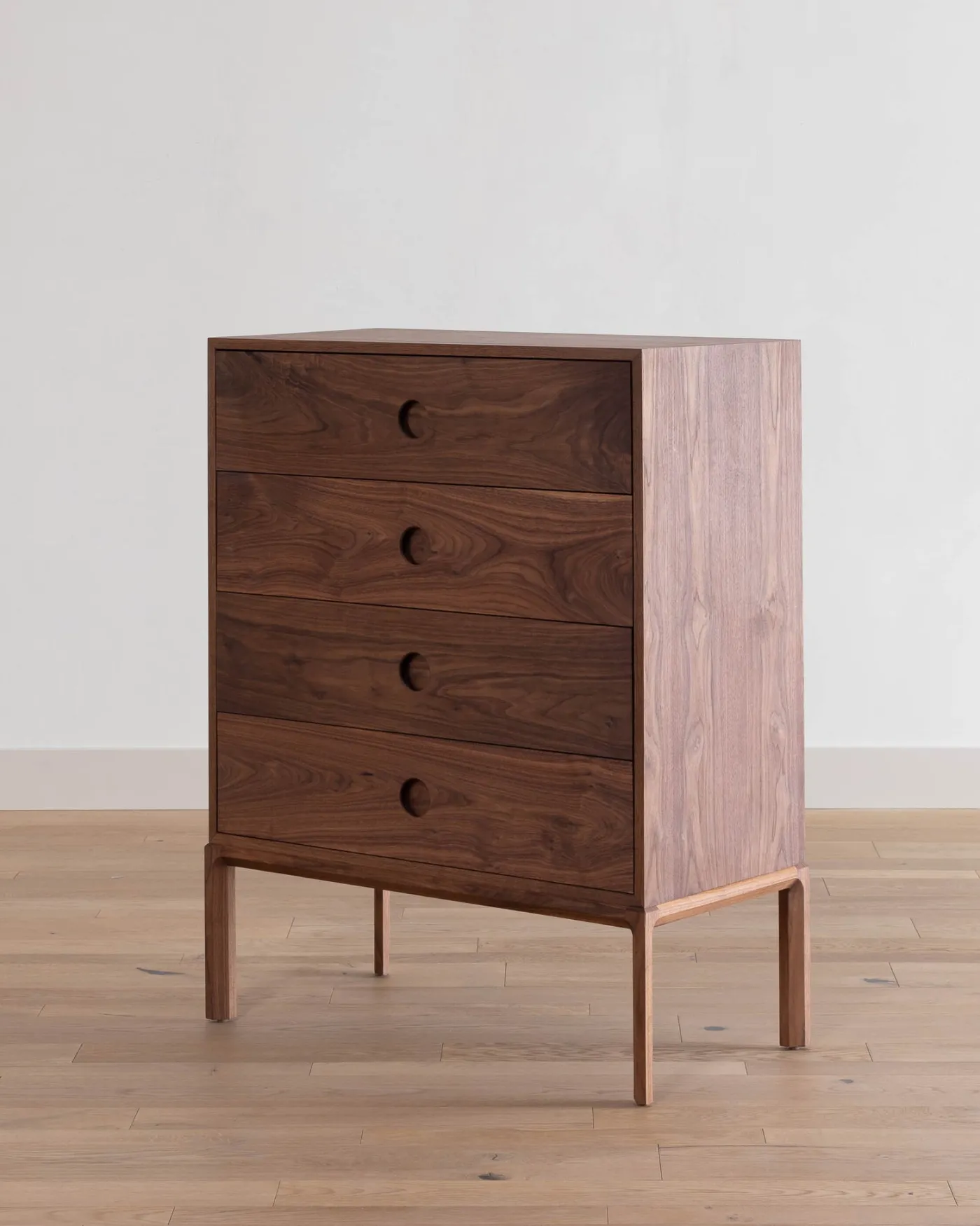 Kanan Dresser
