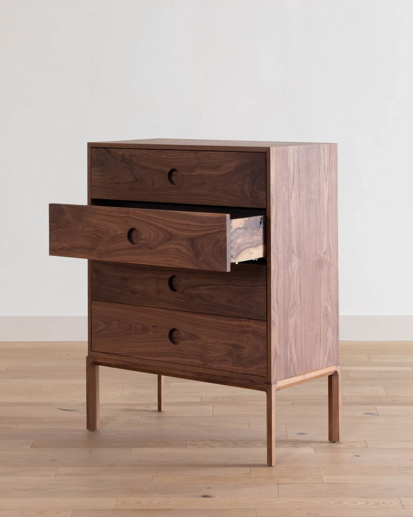 Kanan Dresser