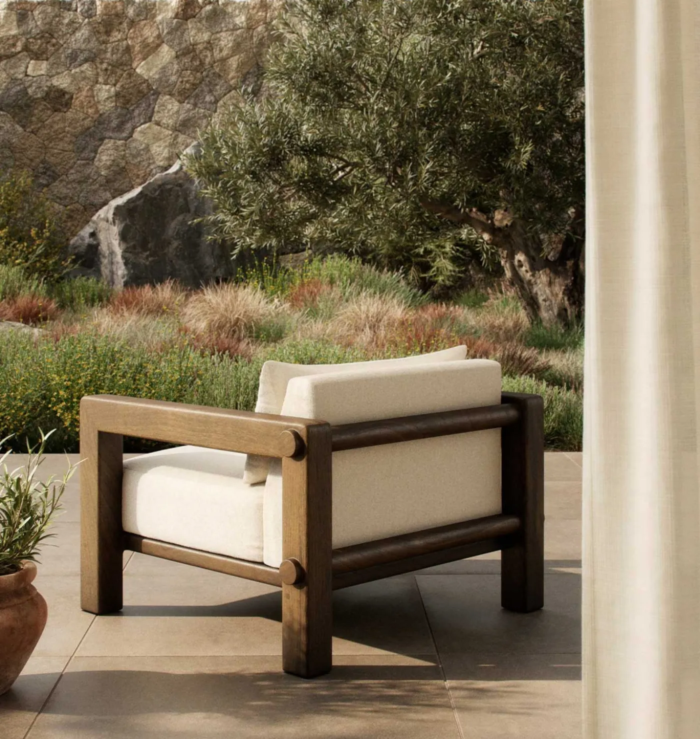 Lumi Outdoor Lounge Chair