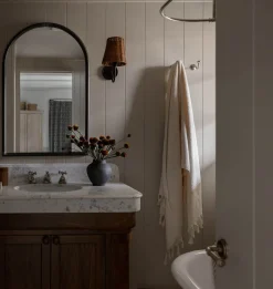 Lyndsie Small Sconce
