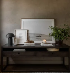 Mandeville Console
