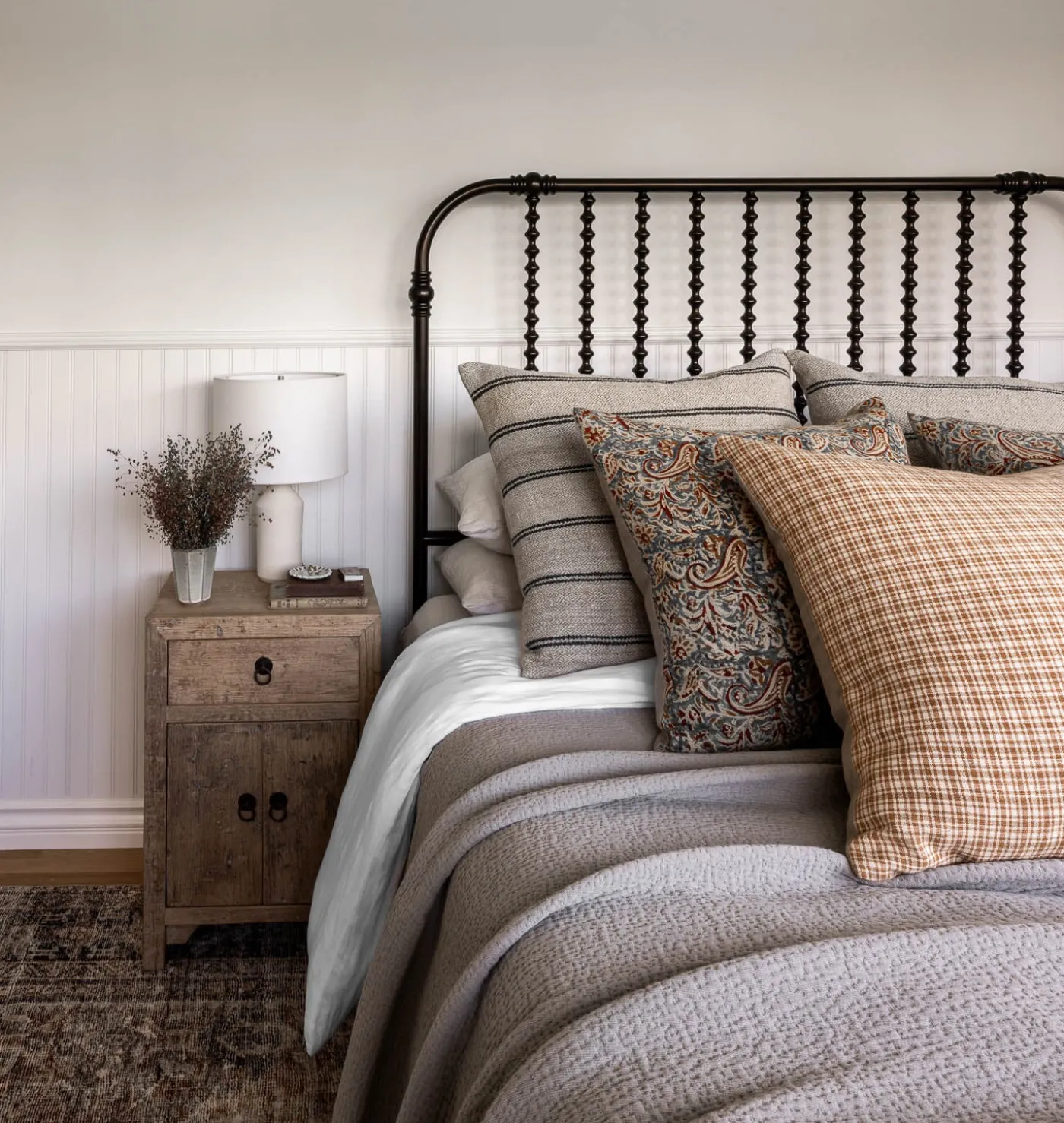 Nicolette Bed