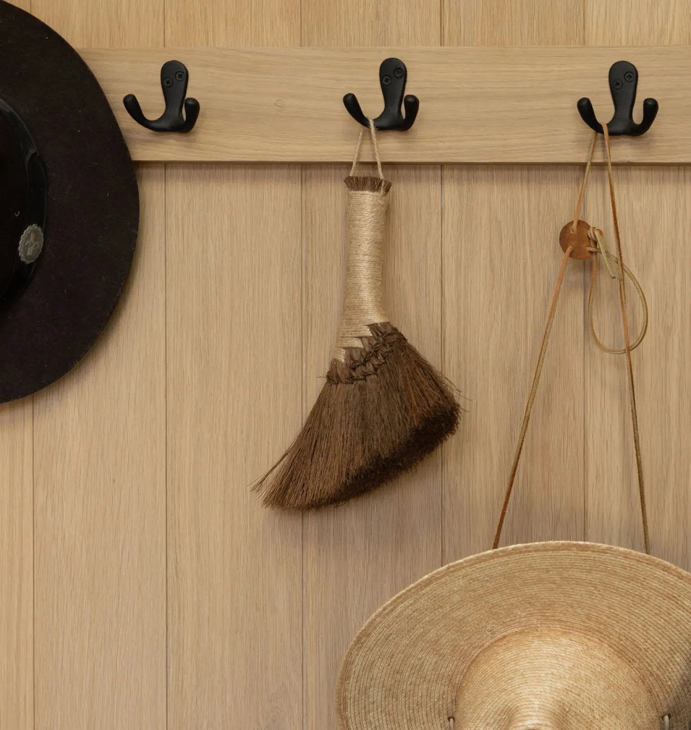 Palm Silk Hand Broom