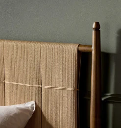 Richard Natural Rush Bed