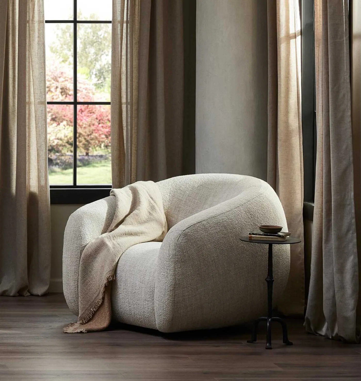 Roberto End Table