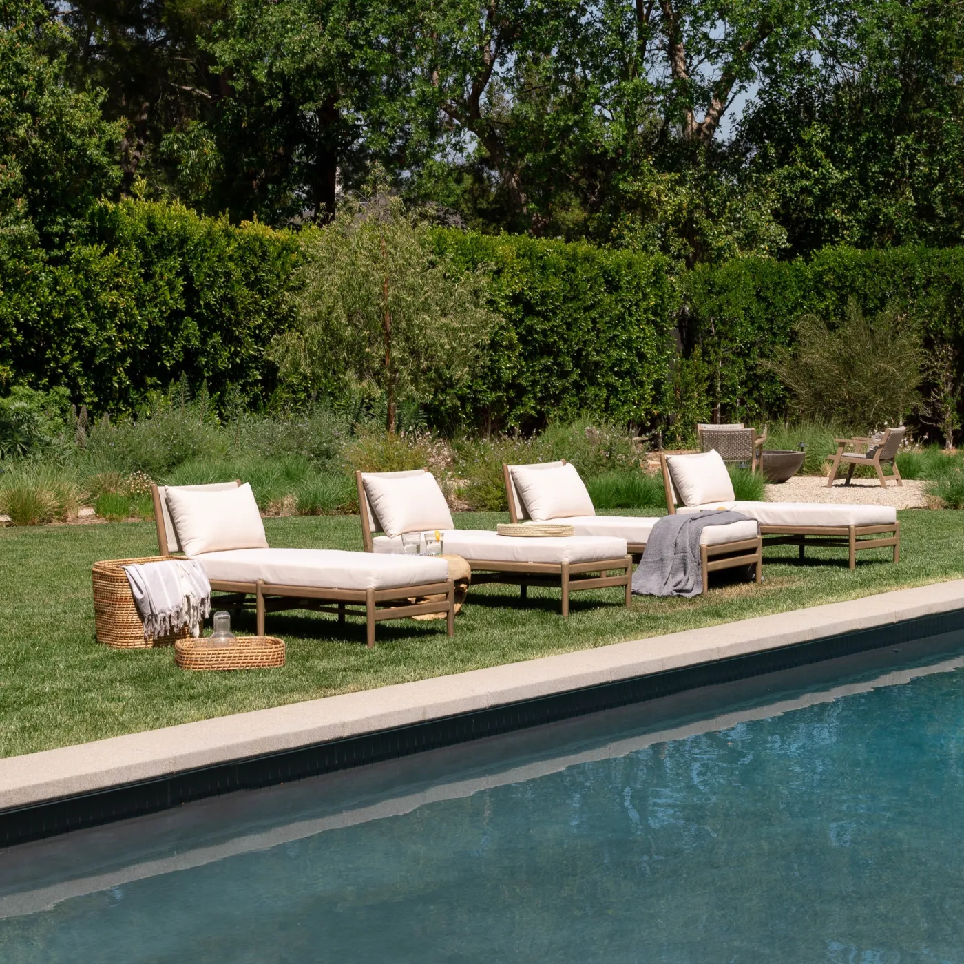 Roselyn Outdoor Chaise