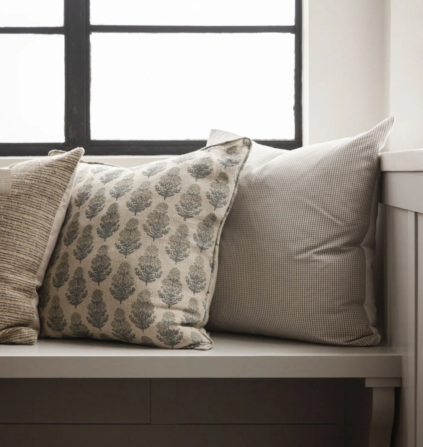 Tandil Pillow 22" x 22"