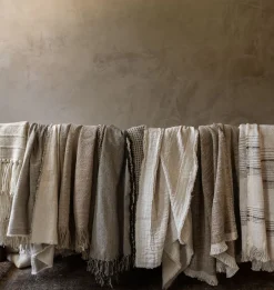 Unu Throw Blanket