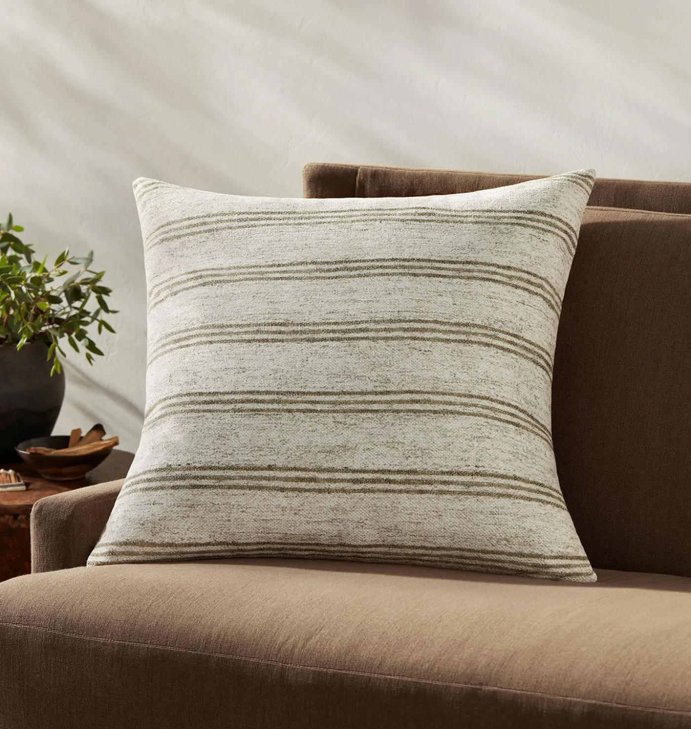 Zephyr Pillow 22'' x 22'' Ivory / Olive